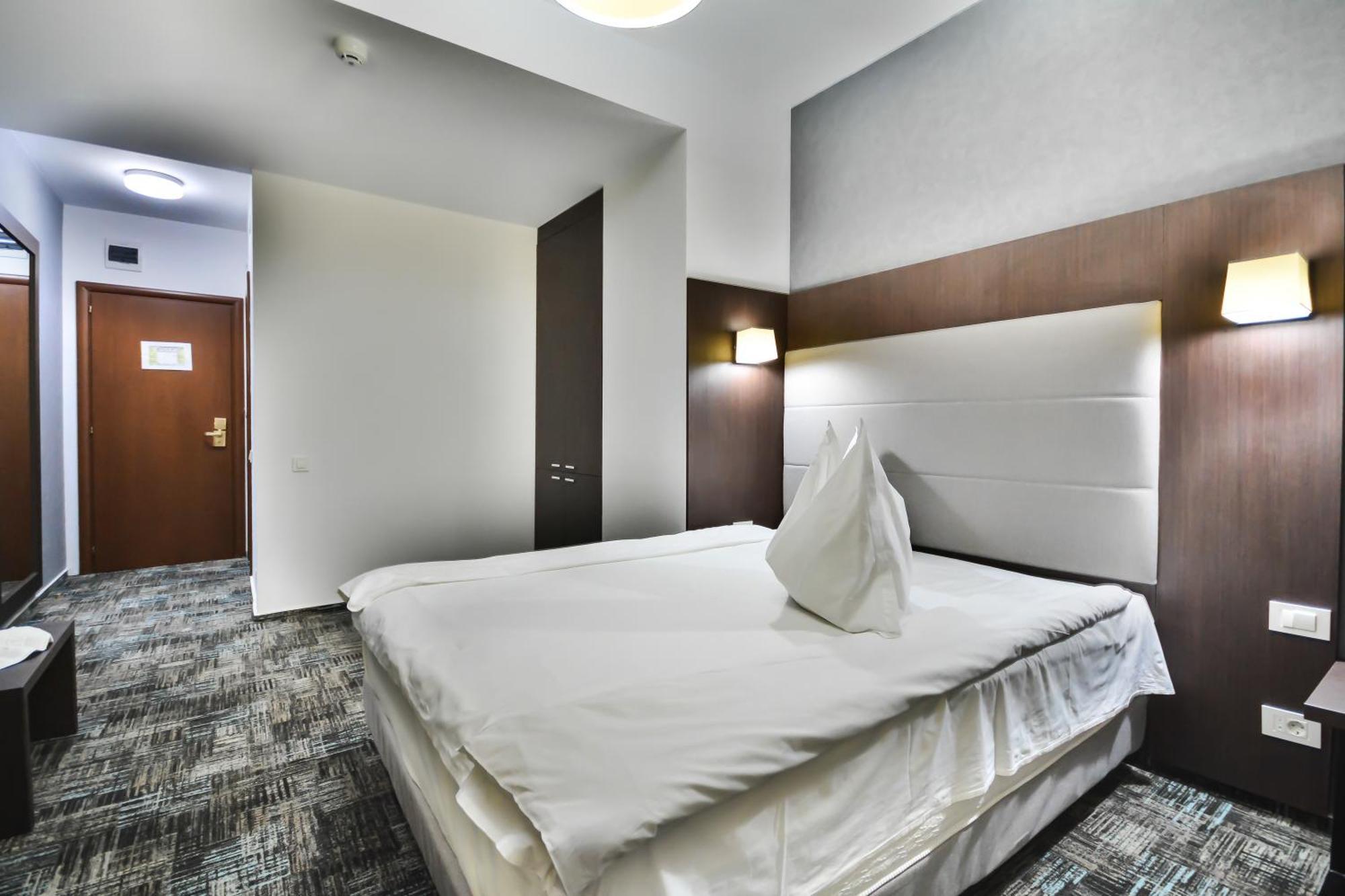 Hotel Europeca ไกรโอวา ภายนอก รูปภาพ