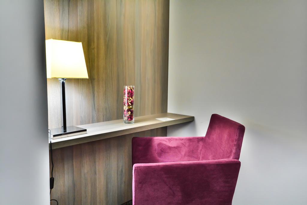 Hotel Europeca ไกรโอวา ภายนอก รูปภาพ