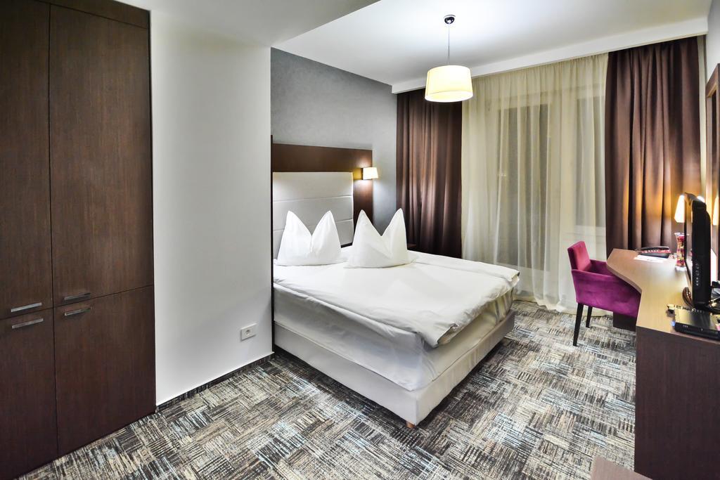Hotel Europeca ไกรโอวา ภายนอก รูปภาพ