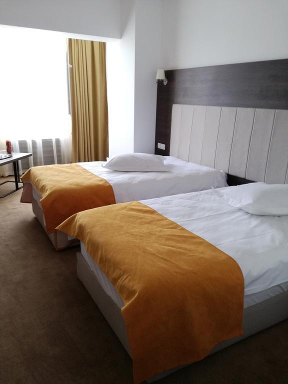 Hotel Europeca ไกรโอวา ภายนอก รูปภาพ