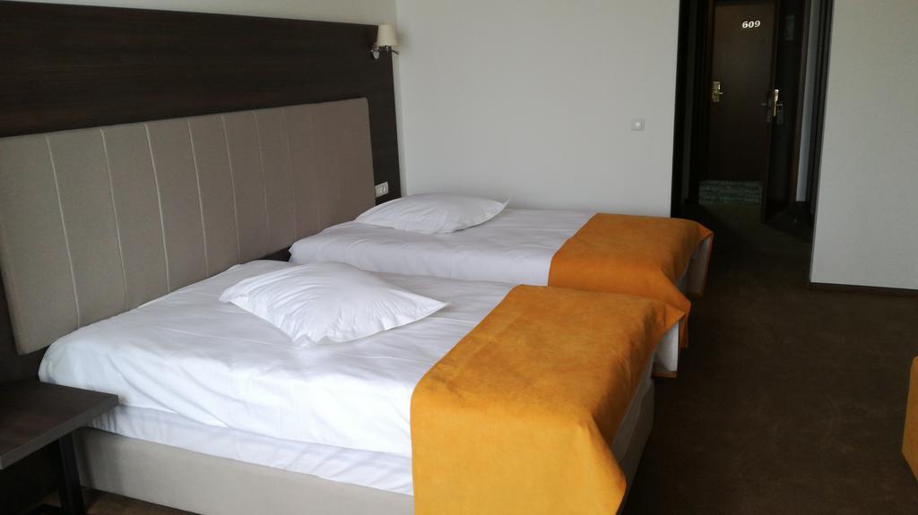 Hotel Europeca ไกรโอวา ภายนอก รูปภาพ