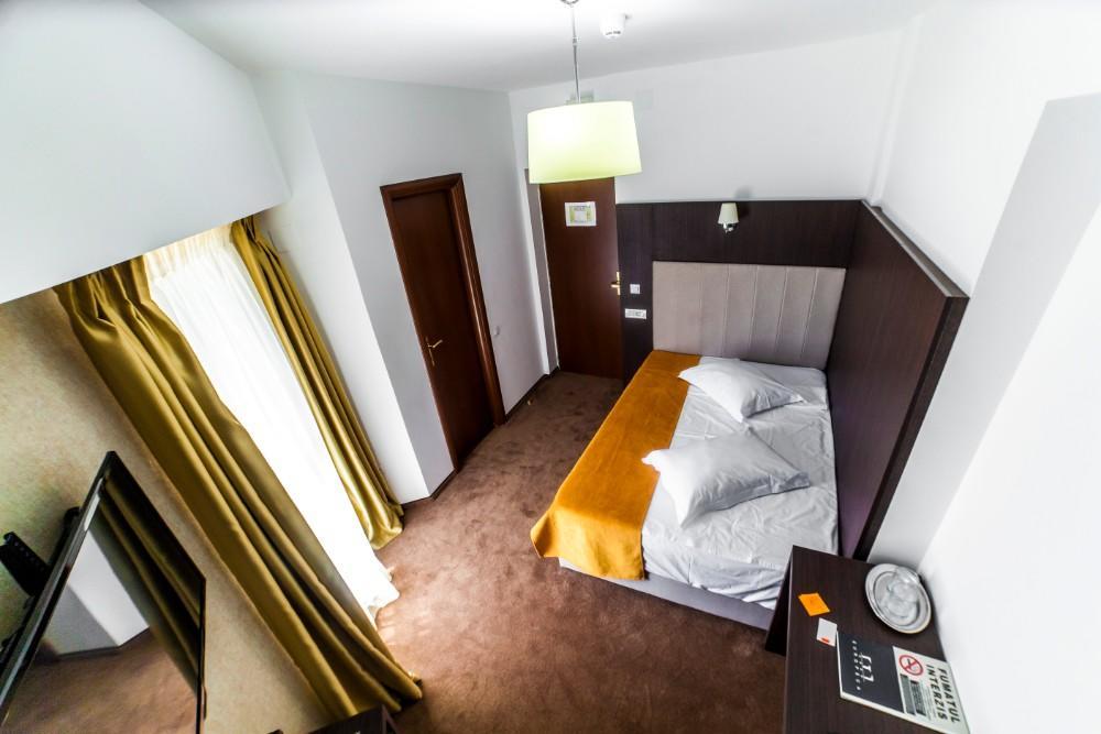 Hotel Europeca ไกรโอวา ภายนอก รูปภาพ