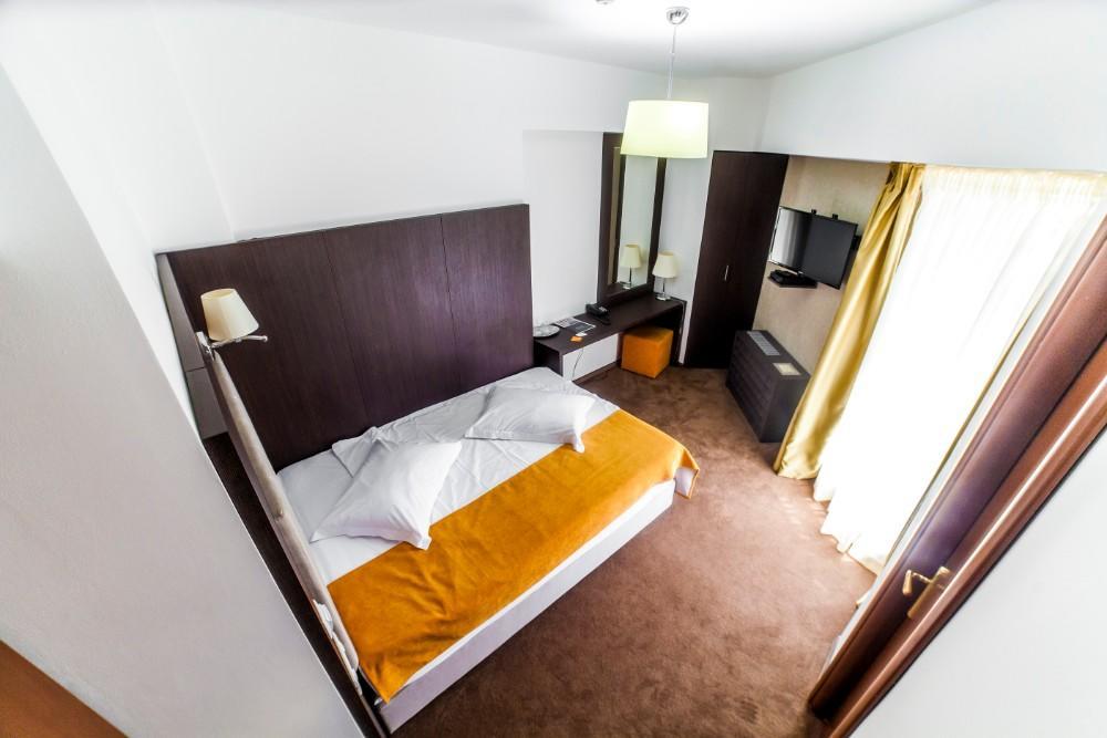 Hotel Europeca ไกรโอวา ภายนอก รูปภาพ