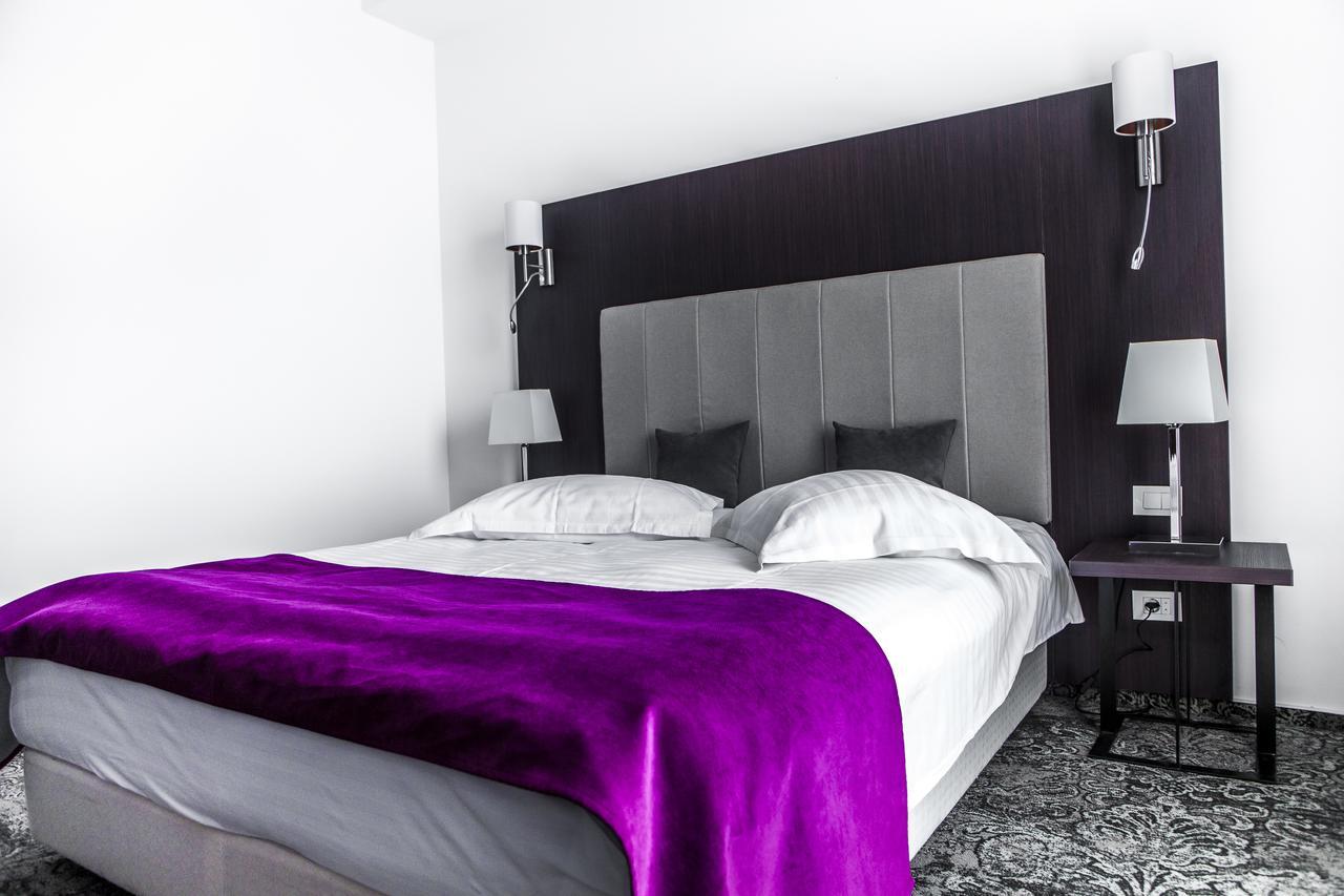 Hotel Europeca ไกรโอวา ภายนอก รูปภาพ