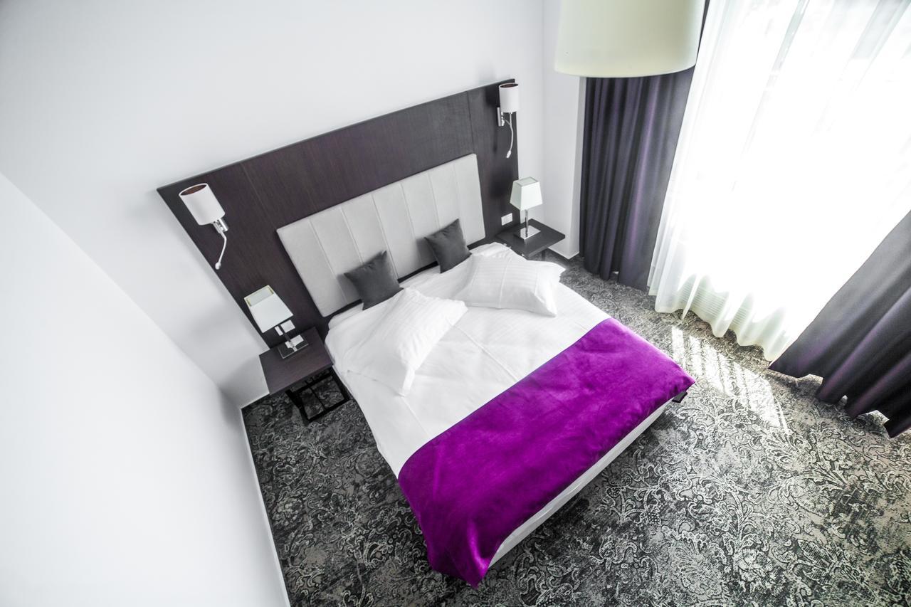 Hotel Europeca ไกรโอวา ภายนอก รูปภาพ