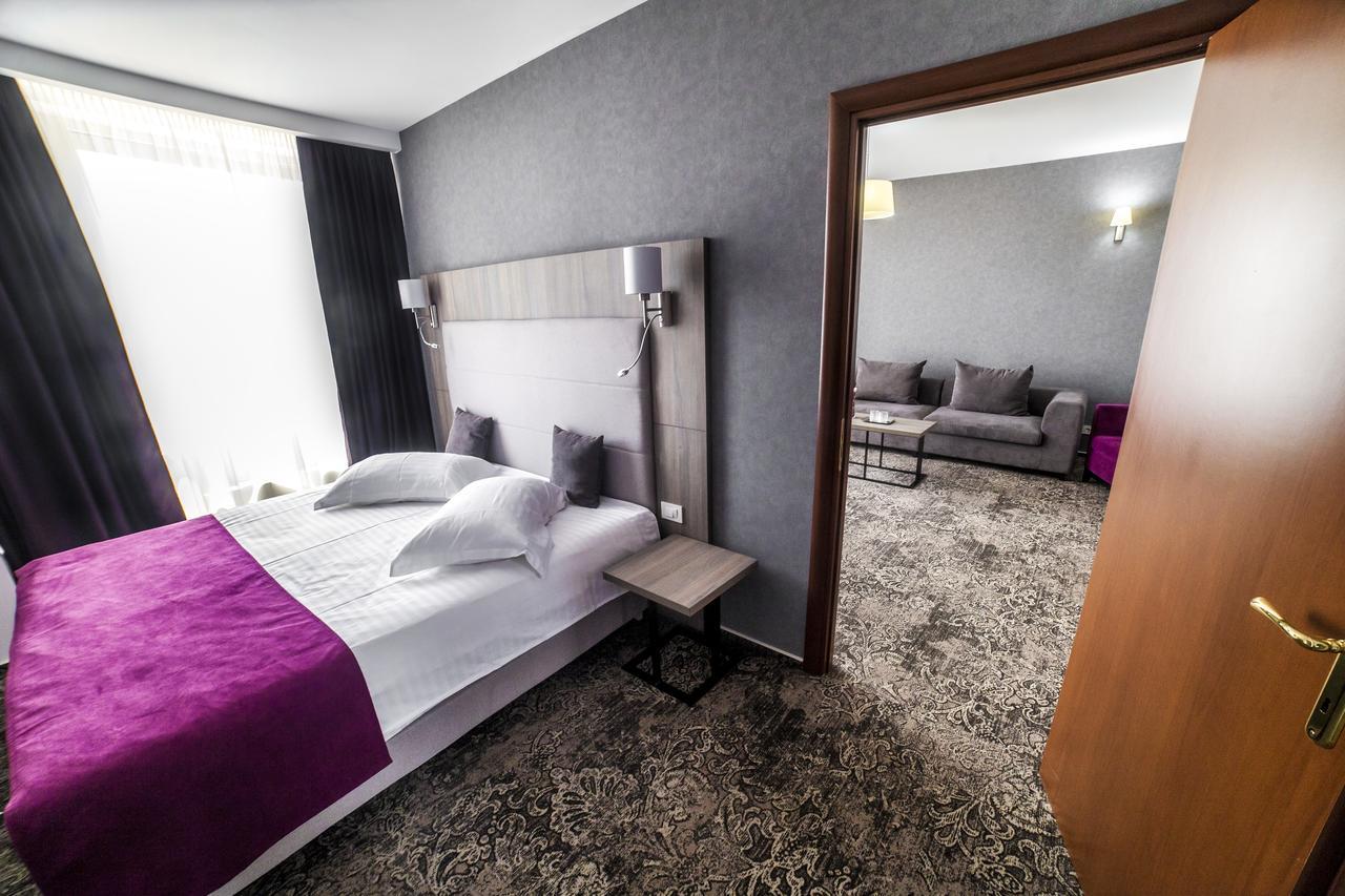 Hotel Europeca ไกรโอวา ภายนอก รูปภาพ