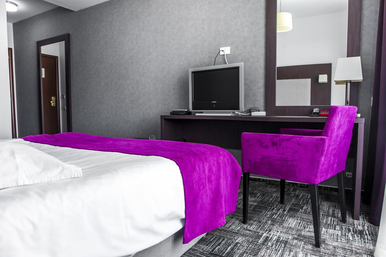 Hotel Europeca ไกรโอวา ภายนอก รูปภาพ