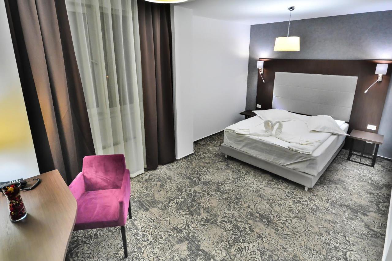 Hotel Europeca ไกรโอวา ภายนอก รูปภาพ