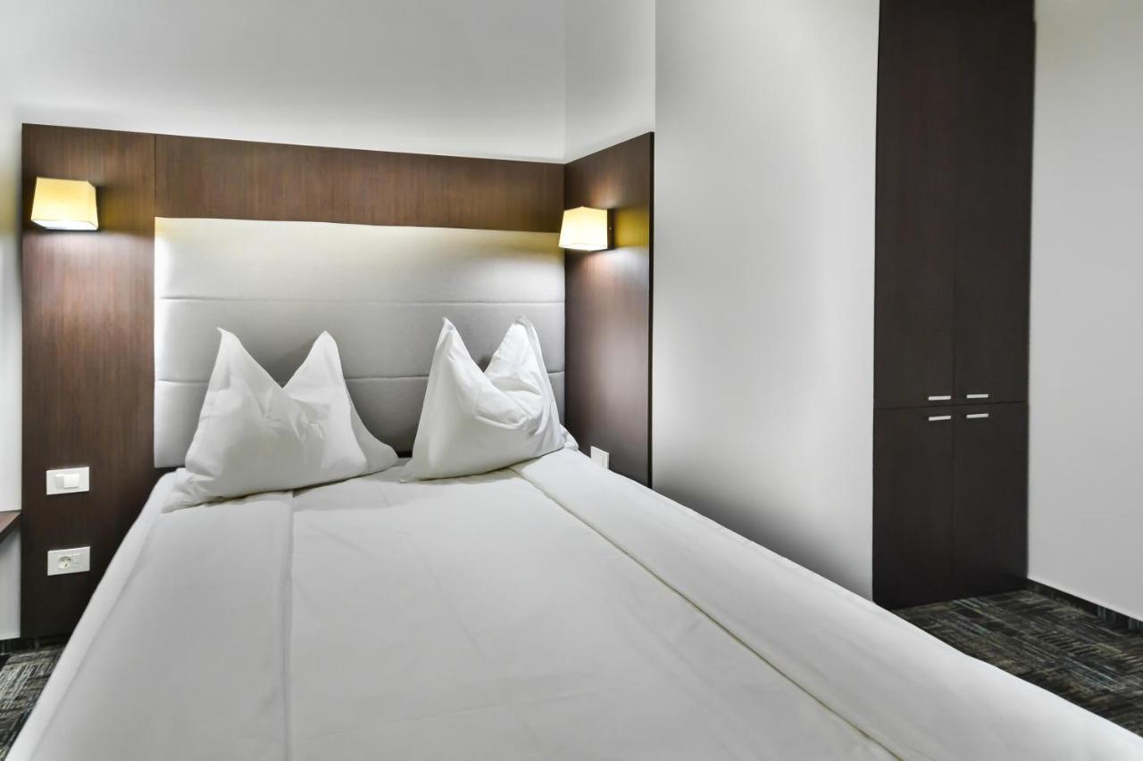 Hotel Europeca ไกรโอวา ภายนอก รูปภาพ