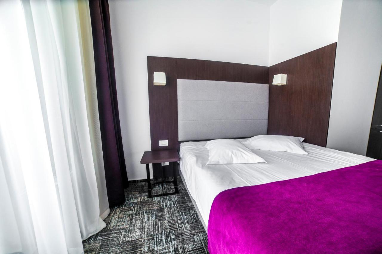 Hotel Europeca ไกรโอวา ภายนอก รูปภาพ