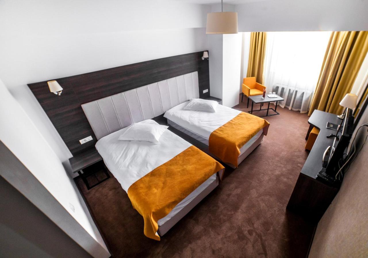 Hotel Europeca ไกรโอวา ภายนอก รูปภาพ