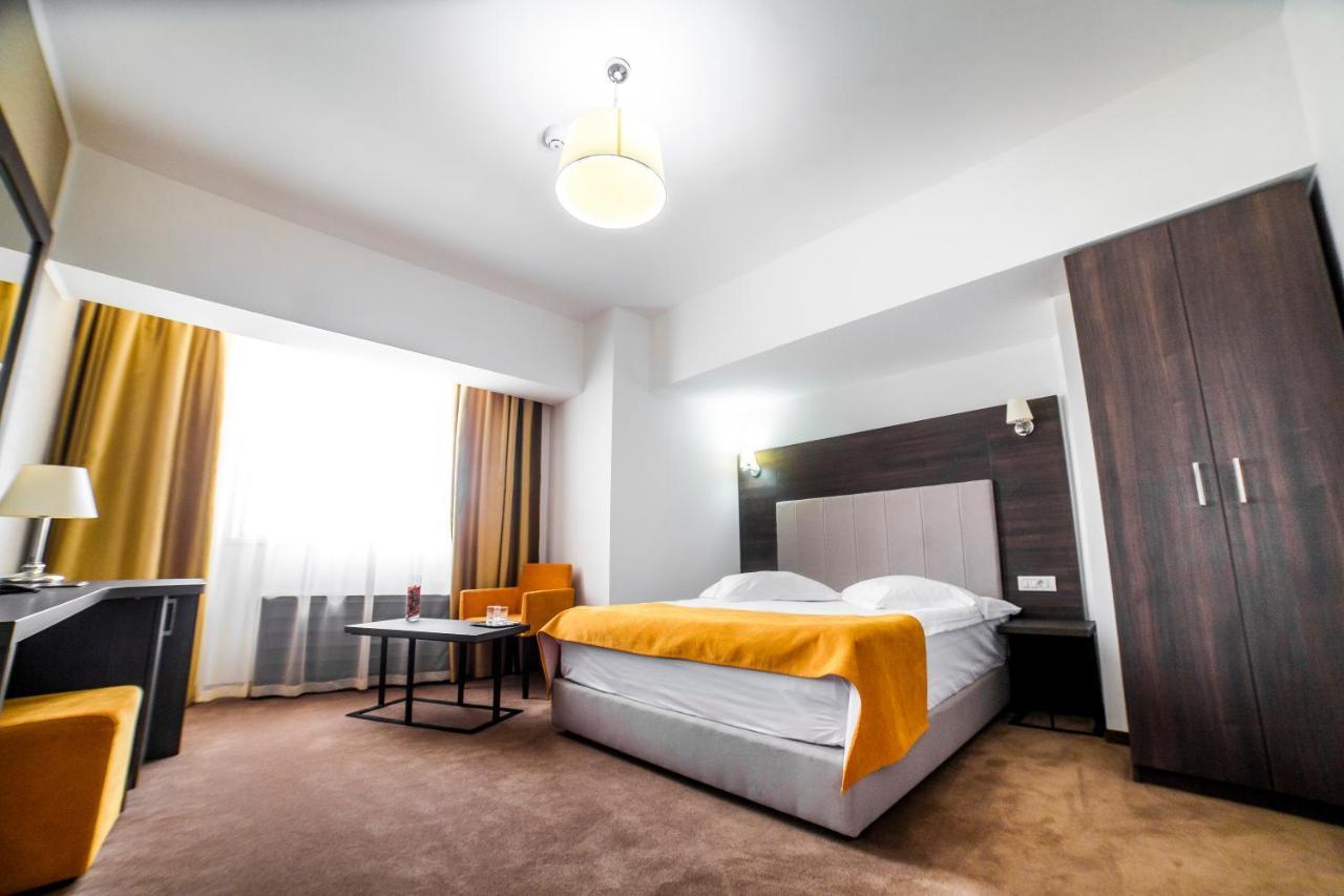 Hotel Europeca ไกรโอวา ภายนอก รูปภาพ
