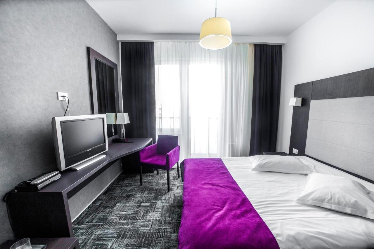 Hotel Europeca ไกรโอวา ภายนอก รูปภาพ
