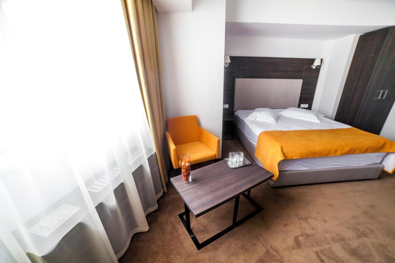 Hotel Europeca ไกรโอวา ภายนอก รูปภาพ