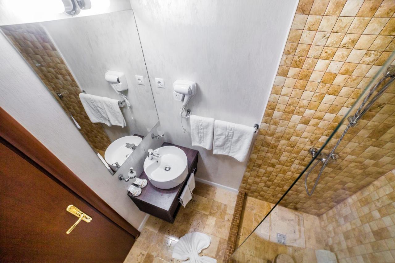 Hotel Europeca ไกรโอวา ภายนอก รูปภาพ